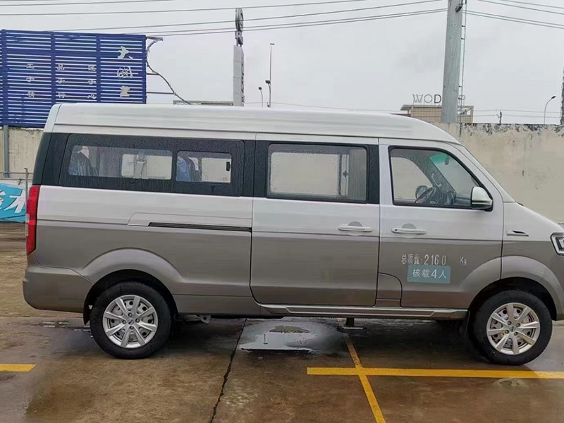 金杯(國(guó)六)新海獅S殯儀車(chē)