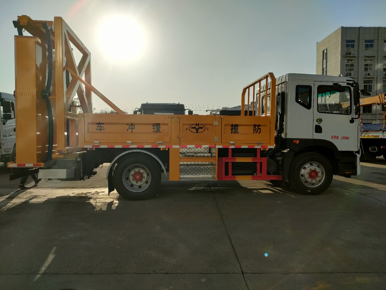 東風D9防撞緩沖車