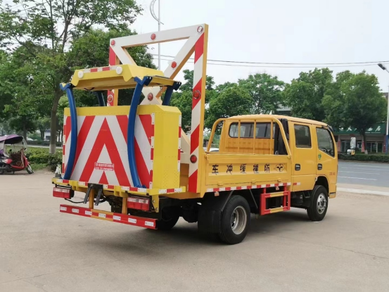 東風(fēng)D6防撞緩沖車