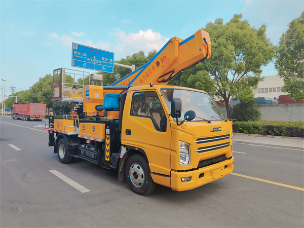 國(guó)六 江鈴寬體30米高空作業(yè)車