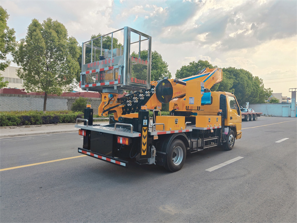 國(guó)六 江鈴寬體30米高空作業(yè)車