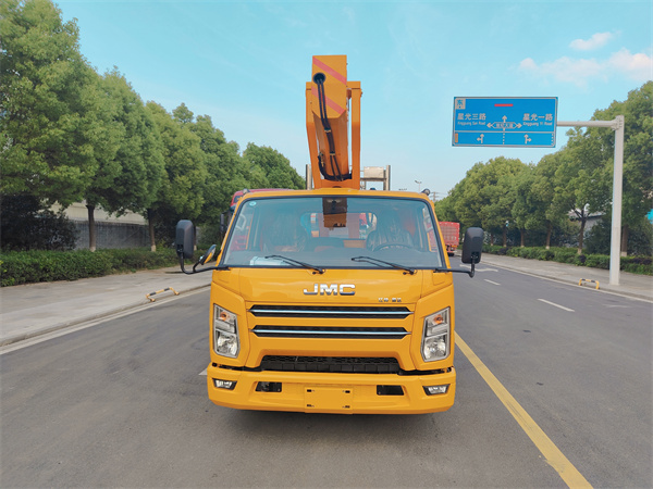 國(guó)六 江鈴寬體30米高空作業(yè)車